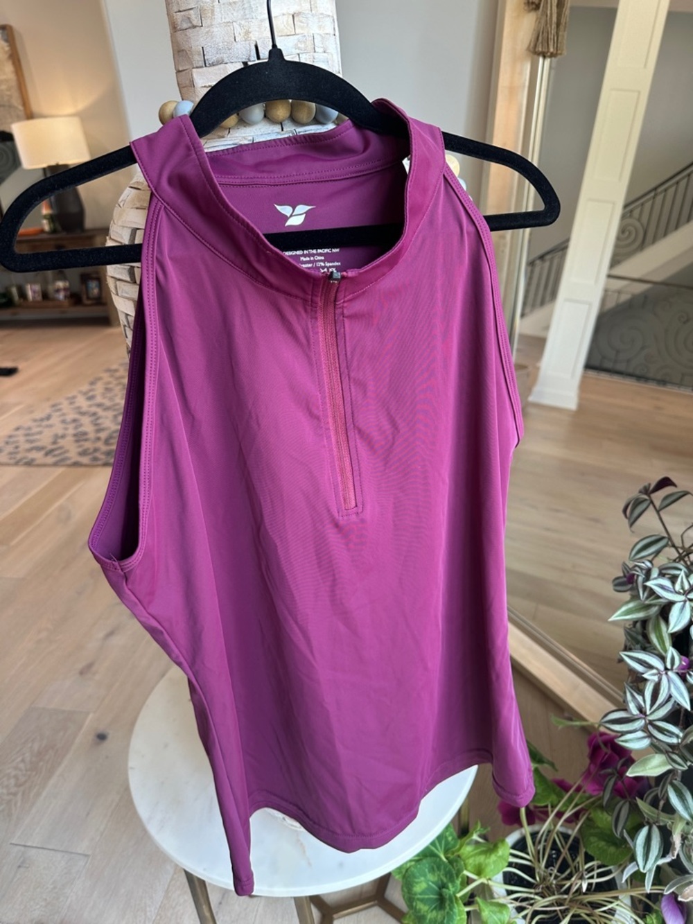 Elegant Sleeveless Maroon Golf Tank Top